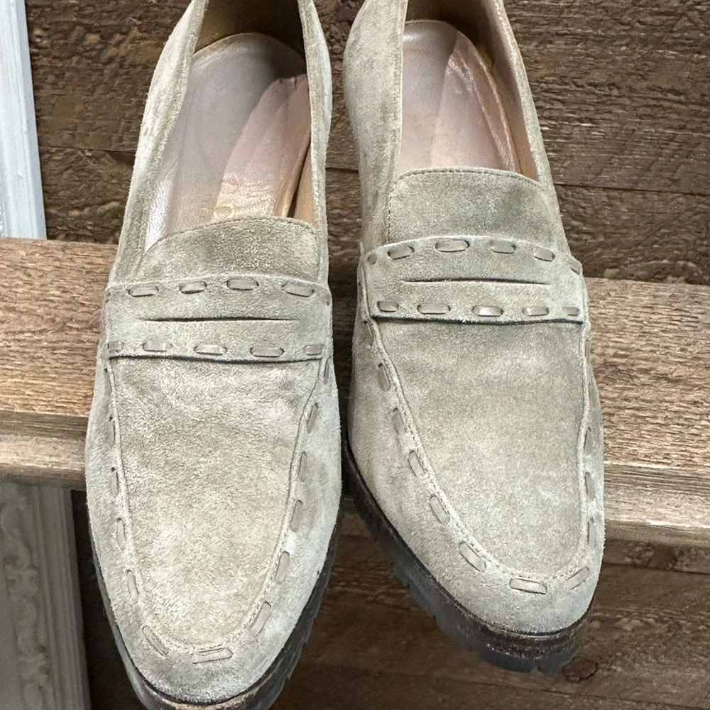 Gucci Suede Heeled Loafers – Women’s 5B
